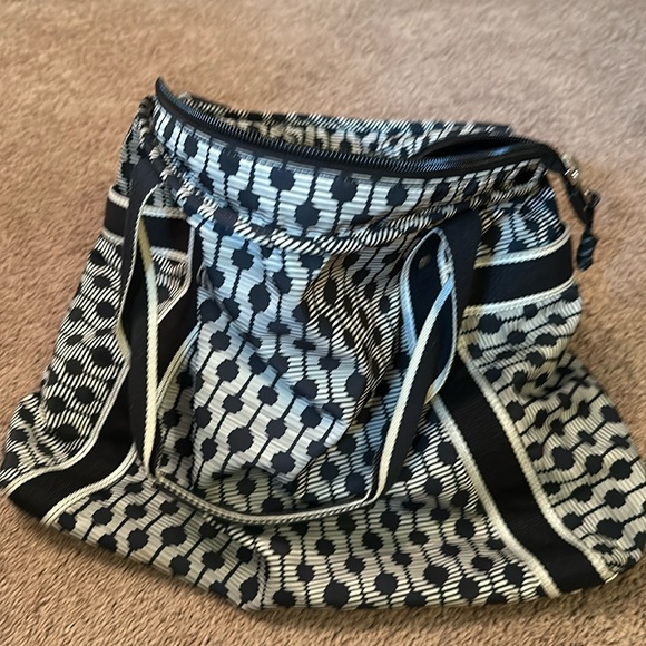 Fossil tote - Picture 1 of 3